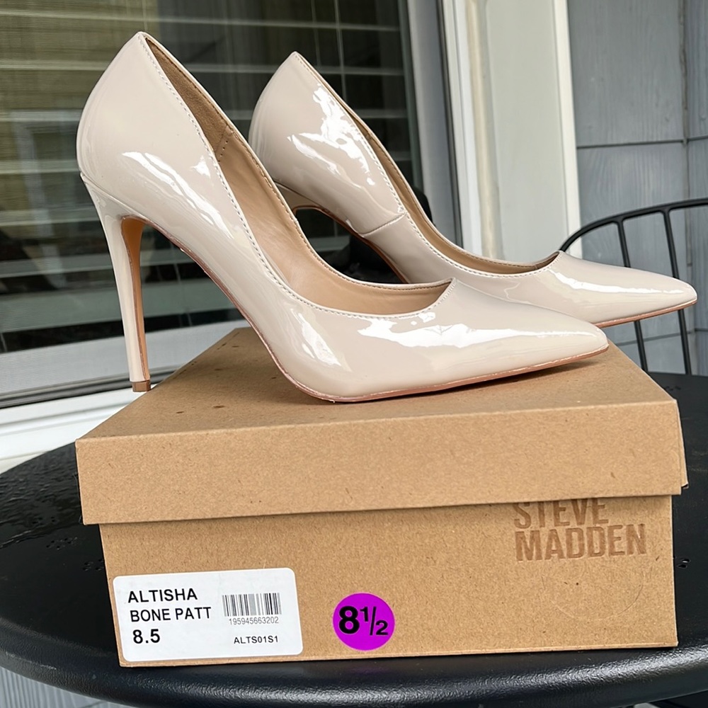Beige patent leather high heeled Steve Madden shoes with box